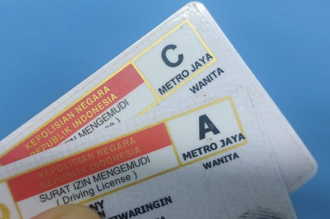 
					SIM Keliling yang disediakan oleh Polda Metro Jaya. SIM Keliling yang disediakan oleh Polda Metro Jaya. (Dok. Banny Rachman)


