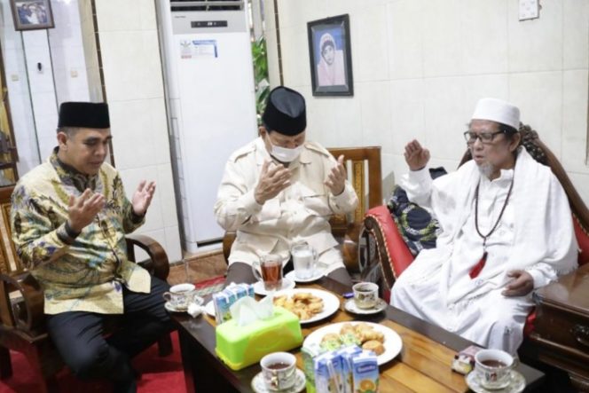
					Ketua Umum Gerindra Prabowo melakukan kunjungan silaturahmi ke pondok pesantren di Jawa Timur. (Dok. Partai Gerindra)