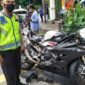 Moge BMW S1000RR mengalami kecelakaan dengan Toyota Calya di kawasan Senayan, Jakarta. (Dok. TMC Polda Metro Jaya)
Moge BMW S1000RR mengalami kecelakaan dengan Toyota Calya di kawasan Senayan, Jakarta. (Dok. TMC Polda Metro Jaya)
