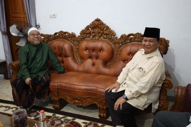 
					Prabowo Subianto mengunjungi Pondok Pesantren Attauhidiyah Giren Talang, Kabupaten Tegal. (Dok. Angga Raka Prabowo)

