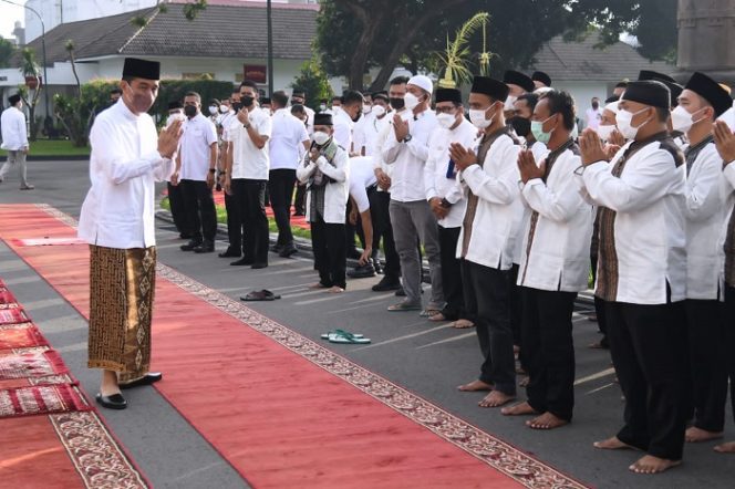 Presiden Jokowi Salat Idul Fitri di Gedung Agung Yogyakarta. (Dok. Sekretariat Presiden/Lukas)