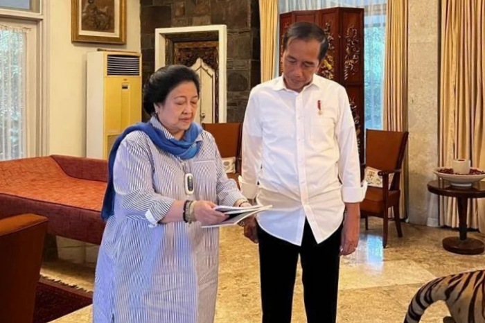 Presiden Jokowi bertemu Ketua Umum PDI Perjuangan Megawati Soekarnoputri selama dua jam di Batutulis, Bogor. (Instagram.com/@kerjanyata.86)