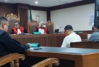 Terdakwa pemalsuan akta otentik Nurcholis (kemeja putih) dan Samuel Purba dituntut 9 bulan penjara di Pengadilan Negeri Jakarta Pusat, Kamis, 19 Januari 2023. (Dok. Ist)