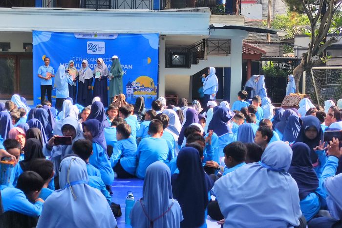 Foto: Suasana kegiatan Gerakan Literasi Menulis: 1000 Harapan untuk Kota Depok di SDIT Amal Mulia, Jumat (25/4). (Doc.Idris)