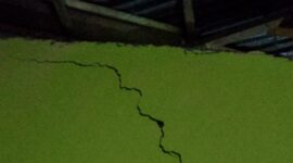 Kondisi tembok rumah warga pascagempa berkekuatan M5.0 yang mengguncang Poso, Sulawesi Tengah. (Dok. BPBD Kabupaten Poso)

