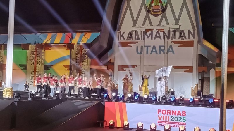 Foto : Panggung Penutupan FORNAS VIII Dihentak Slank dan Artis Top. (Doc.Ist)