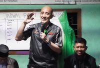 Foto Arief M. Edie saat berdialog dengan warga Sukodadi – Wakil Rektor IPDN ajak warga aktif menjaga keamanan lingkungan.