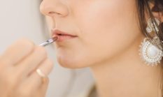 4 Bahan Alami Terjangkau: Madu, Minyak Kelapa, Gula, Mentimun Redam Gelapnya Bibir