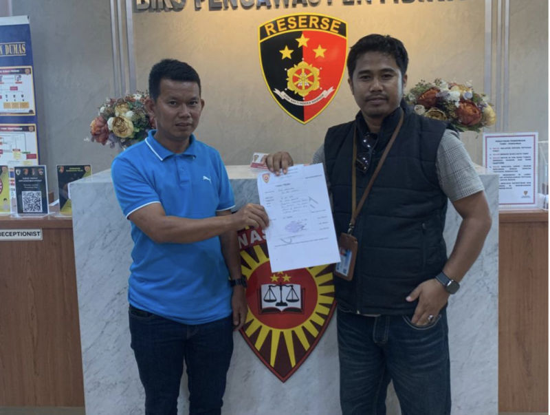 Dedi Heriansyah (kiri) saat mendatangi Markas Besar (Mabes) Polri pada Kamis, 2 Juli 2026---Dok. Istimewa